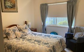 Hosts Offer Home Stay On High Queen Bed -Private Home -Private Bathroom